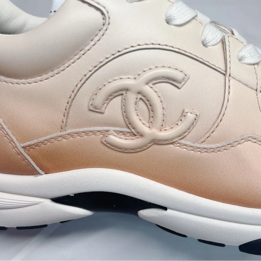 CHANEL CC logo leather sneakers